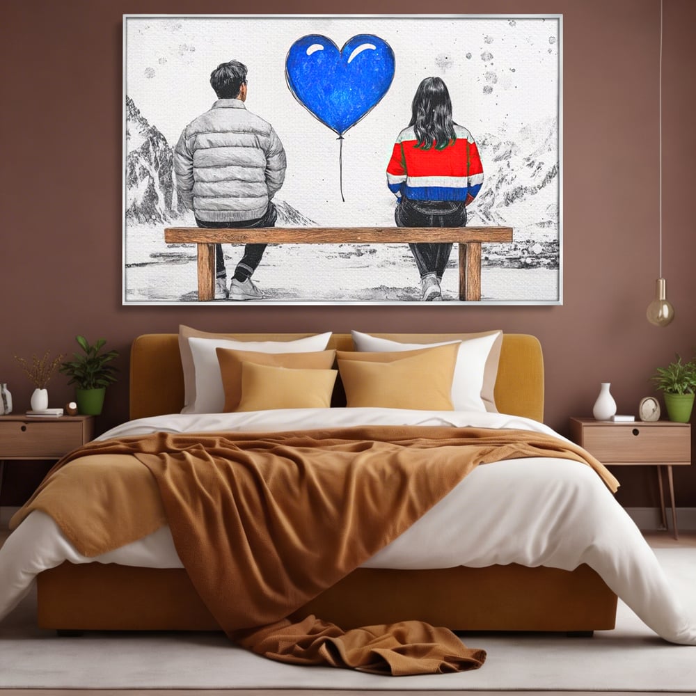 Tablou canvas cu ilustratie cu doi tineri pe banca, in rama de aluminiu argintiu, pe perete intr-un dormitor
